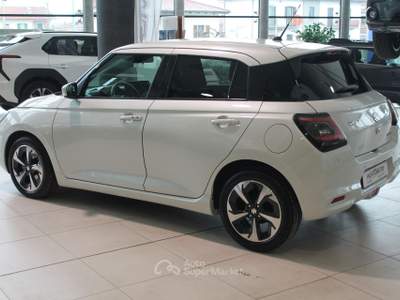 Suzuki Swift 1.2 Hybrid Top CVT 2WD Bianco usata Cuneo