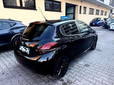 Peugeot 208 1° serie PureTech 82 5 porte Active Nero usata Sesto San Giovanni
