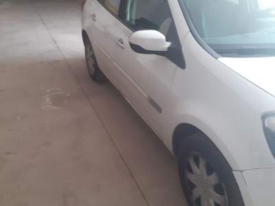 Renault Clio tenuta sempre garage usata Palo del Colle