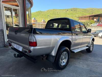 Mitsubishi L200 L200 2.5 TDI 4WD DC Pup. GLS Air Nero usata SANTA MARIA NUOVA