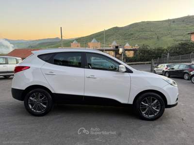 Hyundai ix35 ix35 1.7 CRDi 2WD Xpossible Bianco usata SANTA MARIA NUOVA