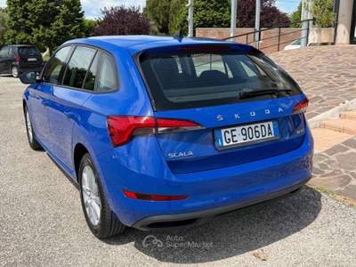 Skoda Scala 1.0 G-Tec Ambition Blu/Azzurro usata Rimini
