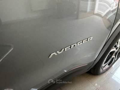 Jeep Avenger 1.2 Turbo MHEV Summit Tetto& pelle & convenience Grigio usata Melegnano