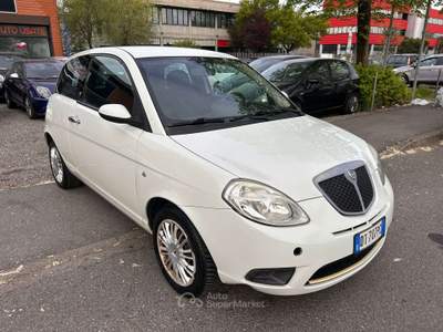 Lancia Ypsilon II 2009 1.2 8v Argento *PER NEOPATENTATO* Bianco usata Inzago