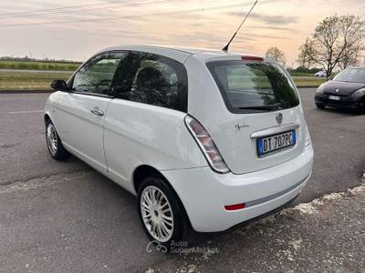 Lancia Ypsilon II 2009 1.2 8v Argento *PER NEOPATENTATO* Bianco usata Inzago