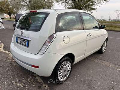 Lancia Ypsilon II 2009 1.2 8v Argento *PER NEOPATENTATO* Bianco usata Inzago