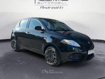 Lancia Ypsilon 1.0 FireFly 70cv S&S Hybrid SILVER Nero usata Rovigo