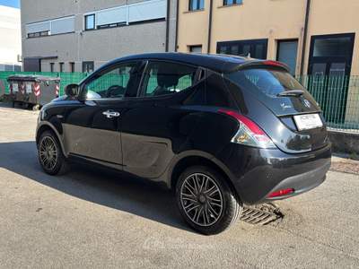 Lancia Ypsilon 1.0 FireFly 70cv S&S Hybrid SILVER Nero usata Rovigo