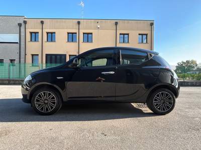 Lancia Ypsilon 1.0 FireFly 70cv S&S Hybrid SILVER Nero usata Rovigo