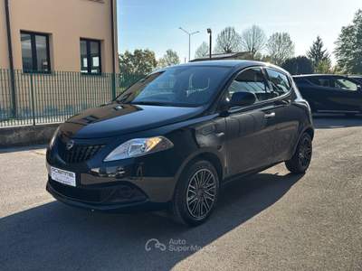 Lancia Ypsilon 1.0 FireFly 70cv S&S Hybrid SILVER Nero usata Rovigo