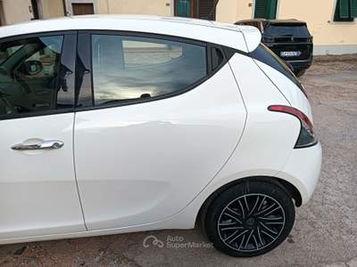 Lancia Ypsilon Lancia Ypsilon 1.2 Gold benzina Bianco usata Pistoia