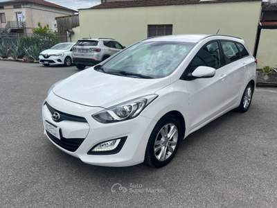 Hyundai i30 I30 wagon 1.6 crdi Comfort 110cv Bianco usata Agliana