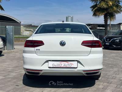 Volkswagen Passat DSG Plug-In-Hybrid Bianco usata Manzano