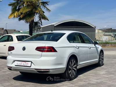Volkswagen Passat DSG Plug-In-Hybrid Bianco usata Manzano