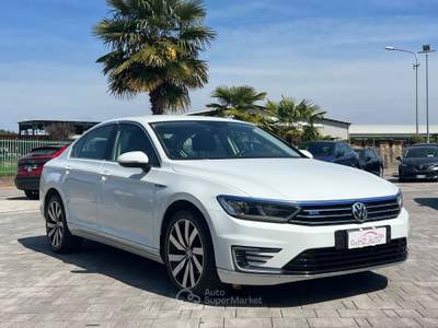 Volkswagen Passat DSG Plug-In-Hybrid Bianco usata Manzano