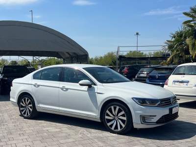 Volkswagen Passat DSG Plug-In-Hybrid Bianco usata Manzano