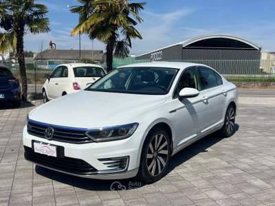 Volkswagen Passat DSG Plug-In-Hybrid Bianco usata Manzano