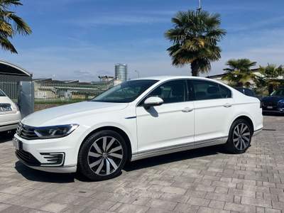 Volkswagen Passat DSG Plug-In-Hybrid Bianco usata Manzano