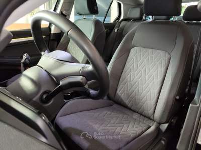 Volkswagen Golf Golf VIII  2.0 tdi Life 115cv Nero usata Bologna