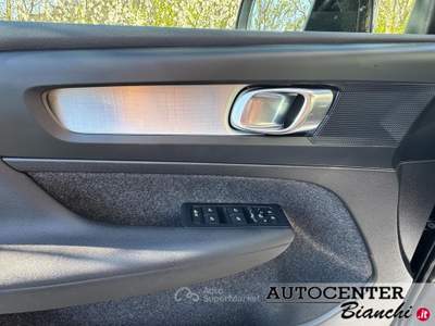 Volvo XC40 2.0 b4 awd Momentum Nero usata Castelnovo ne' Monti