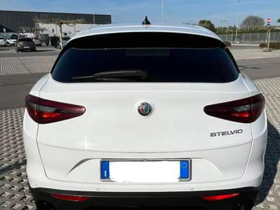 Alfa Romeo Stelvio 2,2 Turbodiesel 160cv RWD AT8 Super  Bianco usata Desenzano del Garda