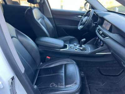 Alfa Romeo Stelvio 2,2 Turbodiesel 160cv RWD AT8 Super  Bianco usata Desenzano del Garda