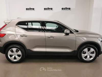 Volvo XC40 2.0 b4 Momentum Pro awd auto 7m Bronzo usata Arona
