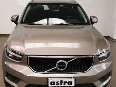 Volvo XC40 2.0 b4 Momentum Pro awd auto 7m Bronzo usata Arona
