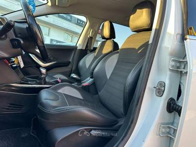 Peugeot 2008 1.6BlueHDI 99CV ALLURE Bianco usata Foligno