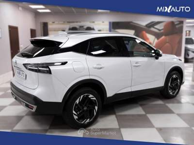 Nissan Qashqai 1.3 MHEV N-Connecta 2WD 158CV xtronic Bianco usata Latina