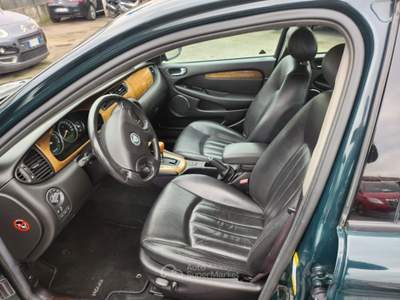 Jaguar X-Type 3.0 V6 24V cat Executive Verde usata Roma
