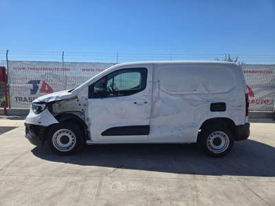 Opel Combo Cargo 1.5 Diesel 100CV S&S PC 650kg Edition Bianco usata Napoli