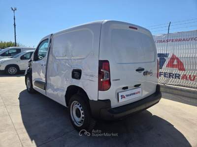 Opel Combo Cargo 1.5 Diesel 100CV S&S PC 650kg Edition Bianco usata Napoli