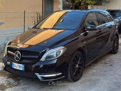 Mercedes-Benz Classe B vettura total black, super accessoriata e garantita Nero usata Sant'Omero