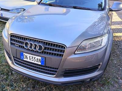 Audi Q7 Auto in ordine batteria e candelette nuove usata Trento