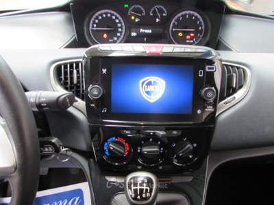 Lancia Ypsilon 1.0 FireFly 70cv 5 porte S&S Hybrid Gold Nero usata Rho