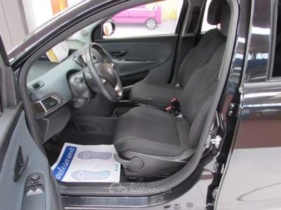 Lancia Ypsilon 1.0 FireFly 70cv 5 porte S&S Hybrid Gold Nero usata Rho