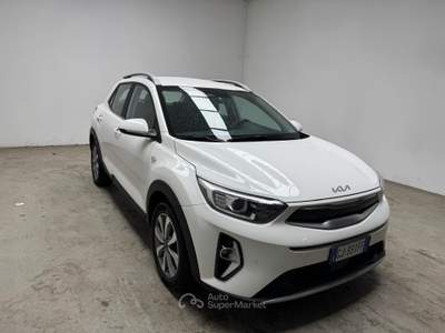 Kia Stonic  -  1.0 t-gdi mhev style 100cv imt Bianco usata Biella