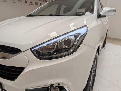 Hyundai ix35  -  2.0 crdi 4wd xpossible a/t Bianco usata Civitanova Marche
