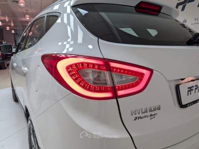 Hyundai ix35  -  2.0 crdi 4wd xpossible a/t Bianco usata Civitanova Marche