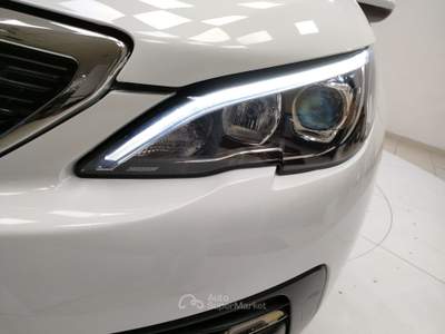 Peugeot 308  puretech turbo 130 s&s active Bianco usata Civitanova Marche