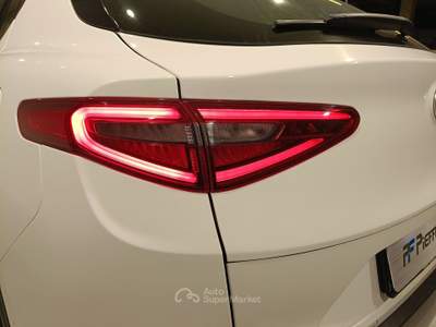 Alfa Romeo Stelvio  -  2.2 turbodiesel 160 cv at8 rwd business Bianco usata Civitanova Marche