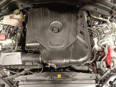 Alfa Romeo Stelvio  -  2.2 turbodiesel 160 cv at8 rwd business Bianco usata Civitanova Marche