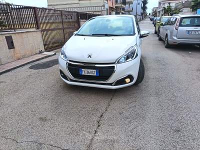 Peugeot 208 Tenuta sempre in garage pacchetto allure Bianco usata Bari