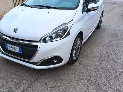 Peugeot 208 Tenuta sempre in garage pacchetto allure Bianco usata Bari
