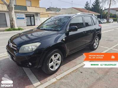 Toyota RAV4 RAV4 2.2 D-4D 177 CV Luxury Nero usata Pescara