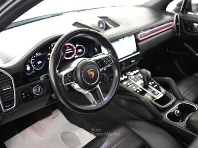 Porsche Cayenne 3.0 V6 E-Hybrid + Tetto apribile Rosso usata Pozzuoli