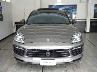 Porsche Cayenne 3.0 V6 E-Hybrid + Tetto apribile Rosso usata Pozzuoli