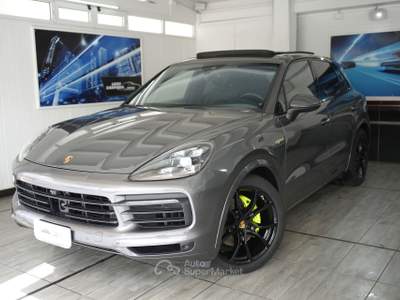 Porsche Cayenne 3.0 V6 E-Hybrid + Tetto apribile Rosso usata Pozzuoli