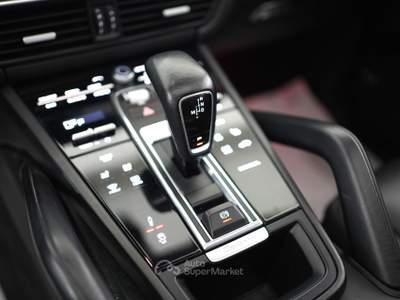 Porsche Cayenne 3.0 V6 E-Hybrid + Tetto apribile Rosso usata Pozzuoli